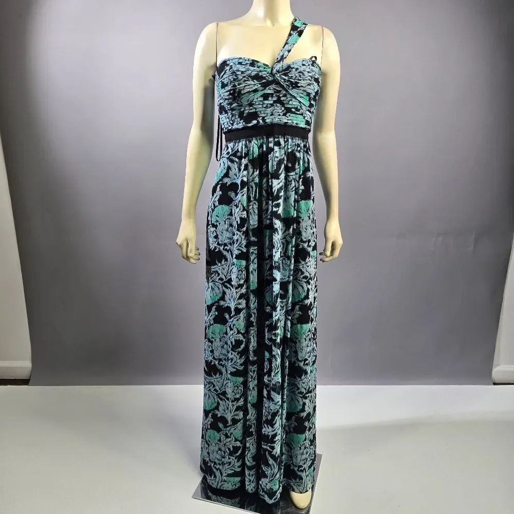 BCBGMaxAzria Green One Shoulder Gown R8